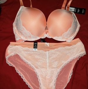 Torrid bra panty set 36DDD 0 Coral lace NWT